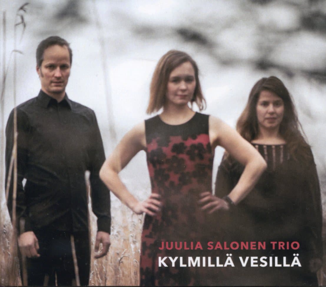 Juulia Salonen Trio: Kylmillä vesillä